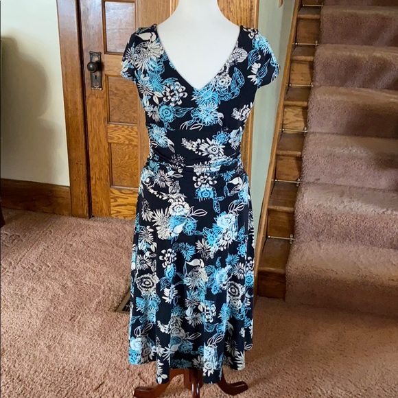 BCBG V Neck Flowered Dress - Picture 4 of 5